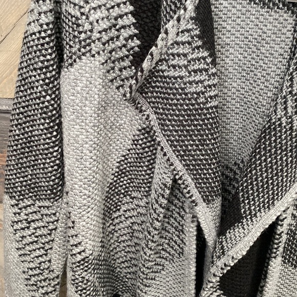 ❤️Sold❤️ Gorgeous black/gray Sweater Coat ❤️ - Picture 3 of 8